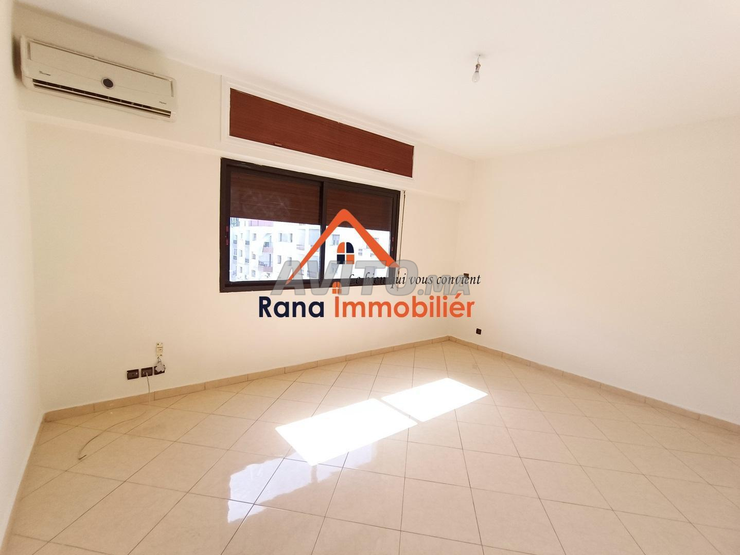 Office 180 m² for rent in Rabat (Agdal) — Photo 26