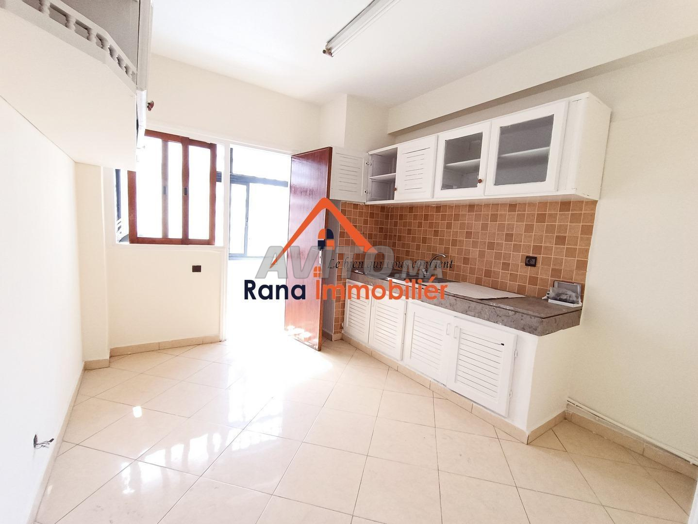 Office 180 m² for rent in Rabat (Agdal) — Photo 32