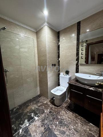 شقة 155م² 3 غرف للإيجار في الدار البيضاء — Photo 4