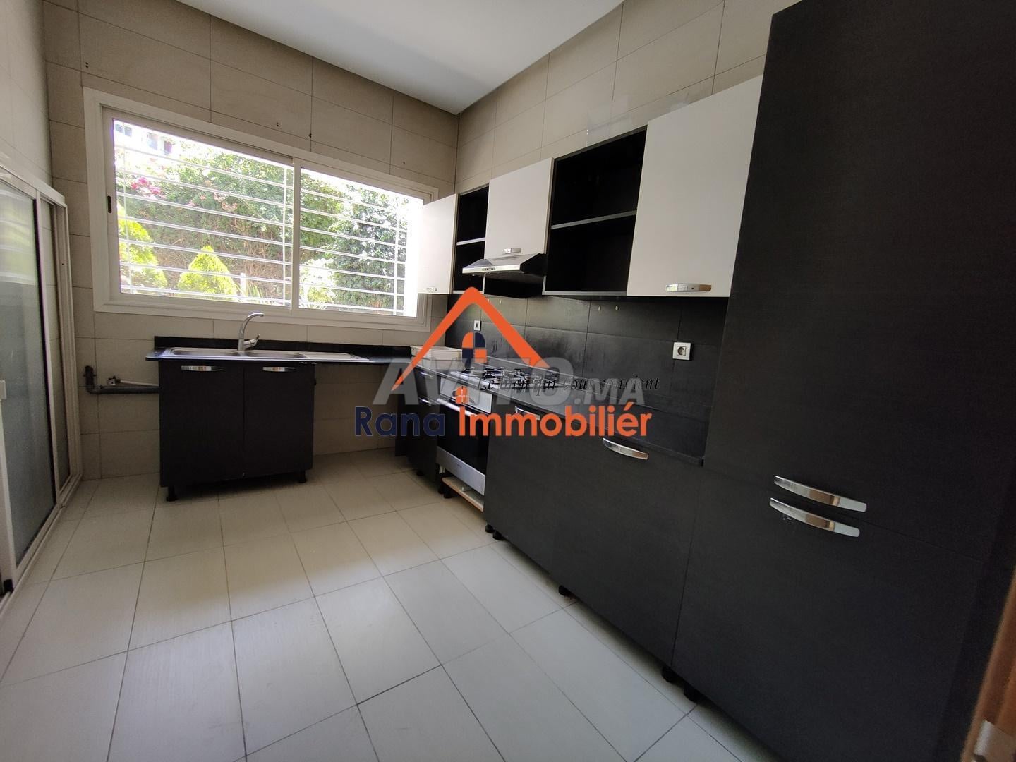 Appartement 150 m² à louer à Rabat - Hay Riad Prestigia — Photo 26