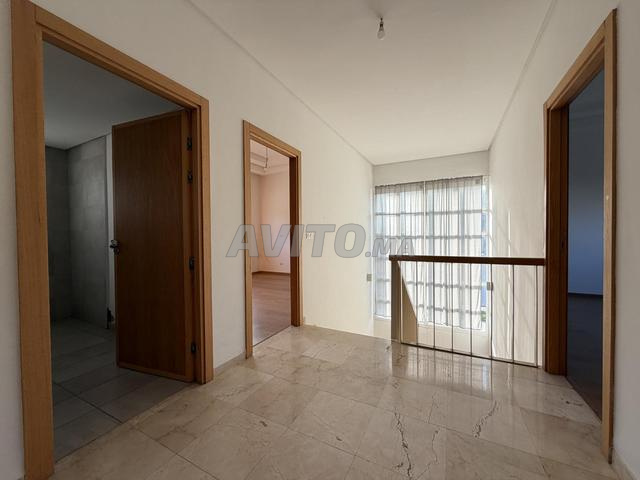 Villa 400 m² à vendre à Rabat, Souissi — Photo 2