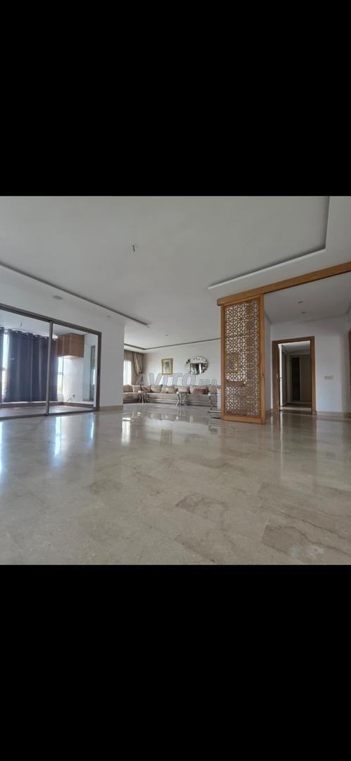 شقة 200 متر مربع للإيجار في الدار البيضاء — Photo 4