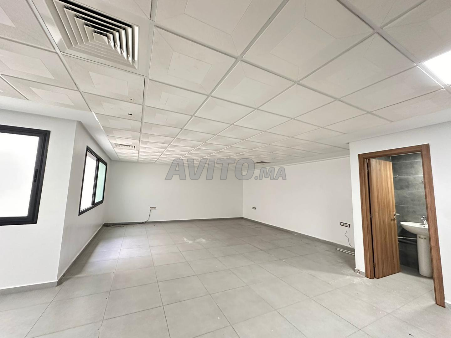 Office 85 m² for rent in Casablanca, Roches Noires — Photo 6
