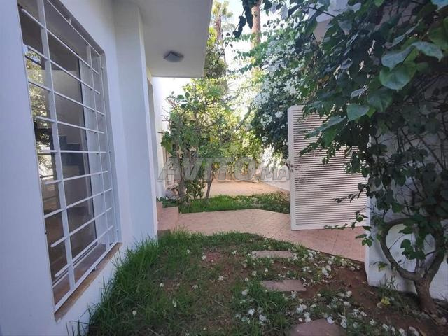 Villa 320 m² à louer à Ain Diab — Photo 12