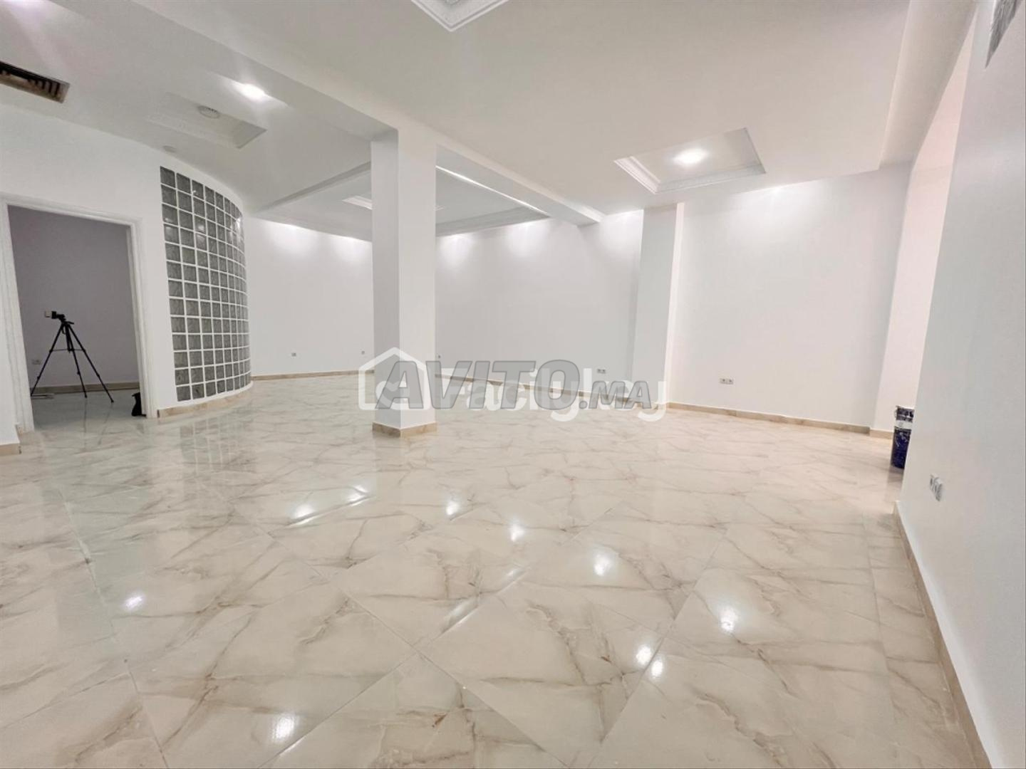 Commercial space 100 m² for rent in Casablanca, Maârif — Photo 11