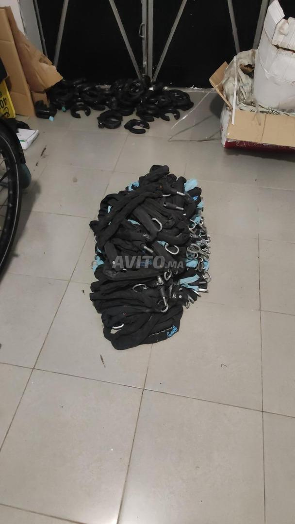 Cadenas avec sa chaîne. Vente en gros ou à crédit. — Photo 2