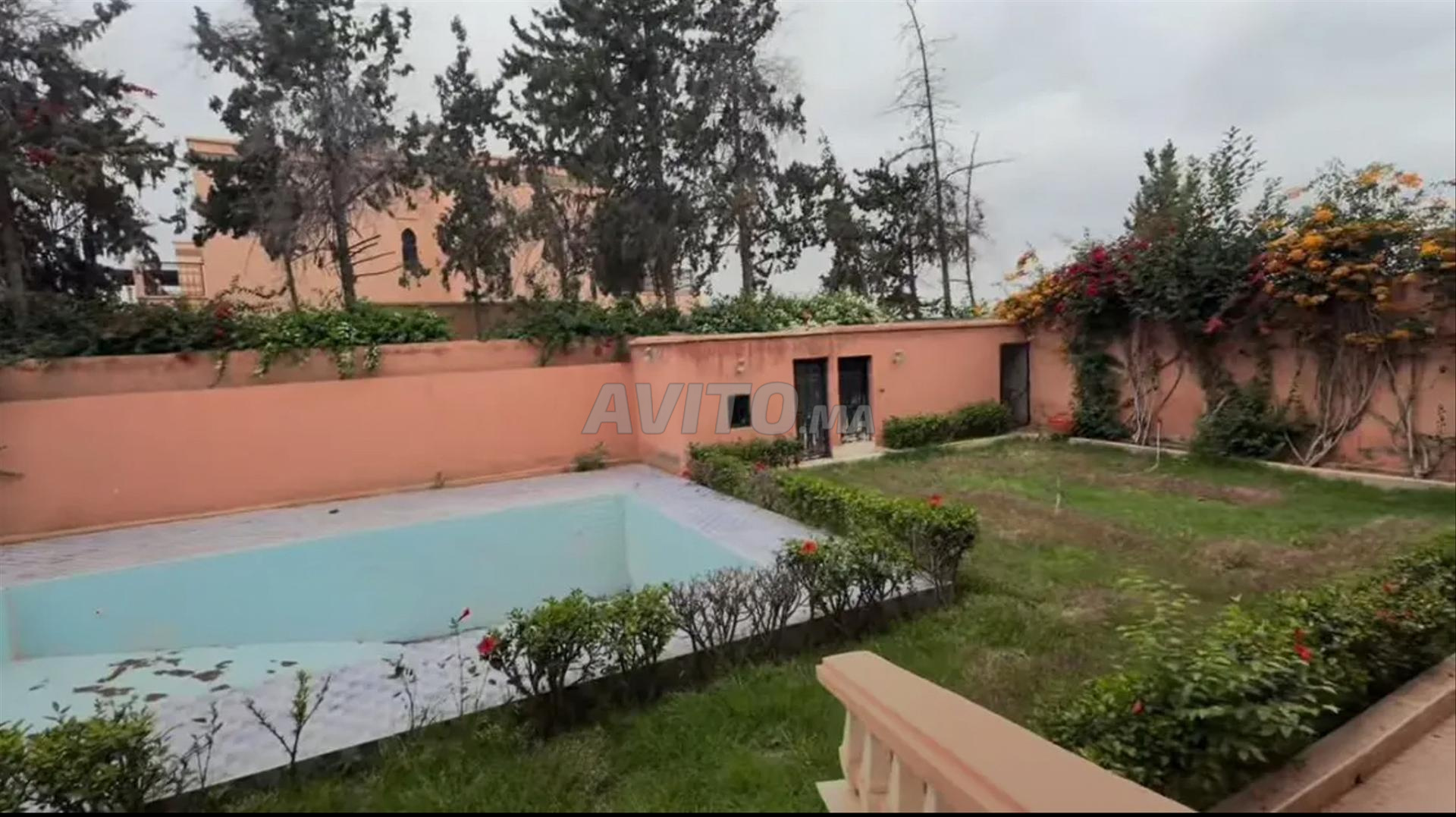 فيلا 1098 متر مربع للبيع بمراكش — Photo 4