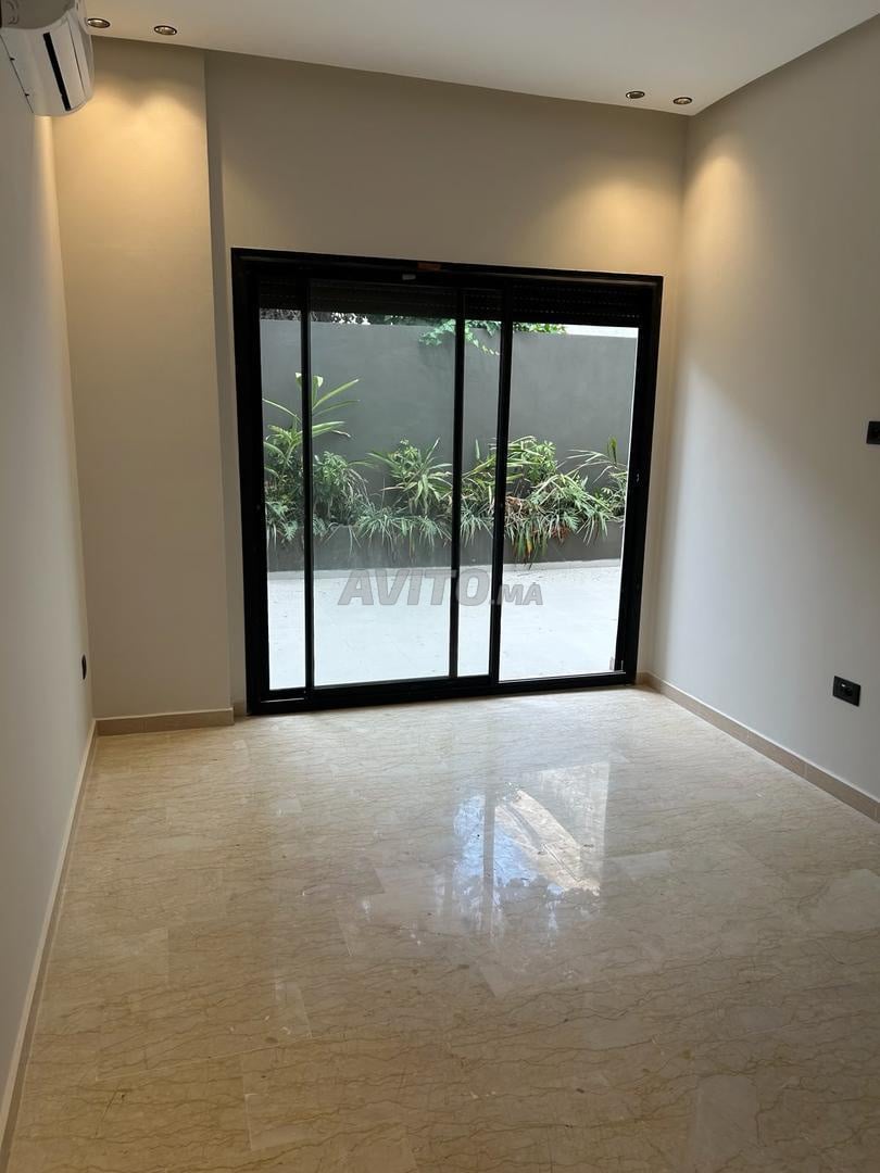 Empty studio for rent in Val Fleuri, new