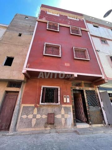 Maison R3 avec terrasse à vendre Sidi Abdelkarim