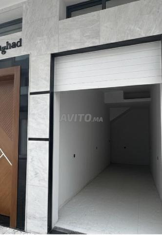 Garages enregistrés à vendre ou à louer près du rond-point de la Wilaya