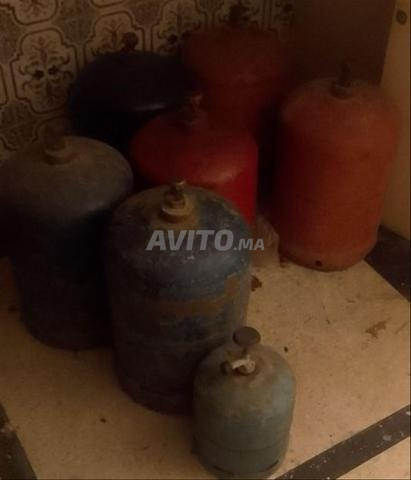 6 large gas bottles and 1 small one for sale