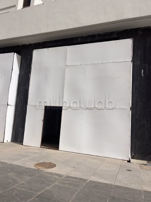 Local commercial 202 m² à louer à Casablanca — Photo 2