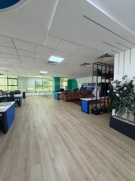Bureau 330 m² à louer à Casablanca — Photo 2