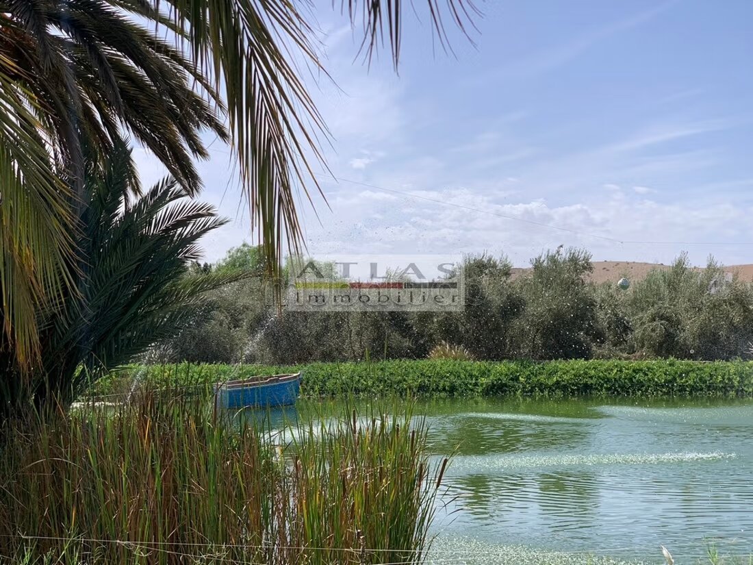 Kasbah 1,7 Hectare avec lac à vendre à Marrakech — Photo 3