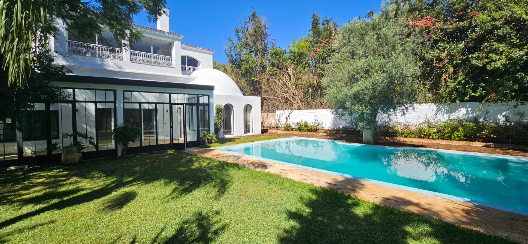 Villa 1000 m² for rent in الدار البيضاء — Photo 2