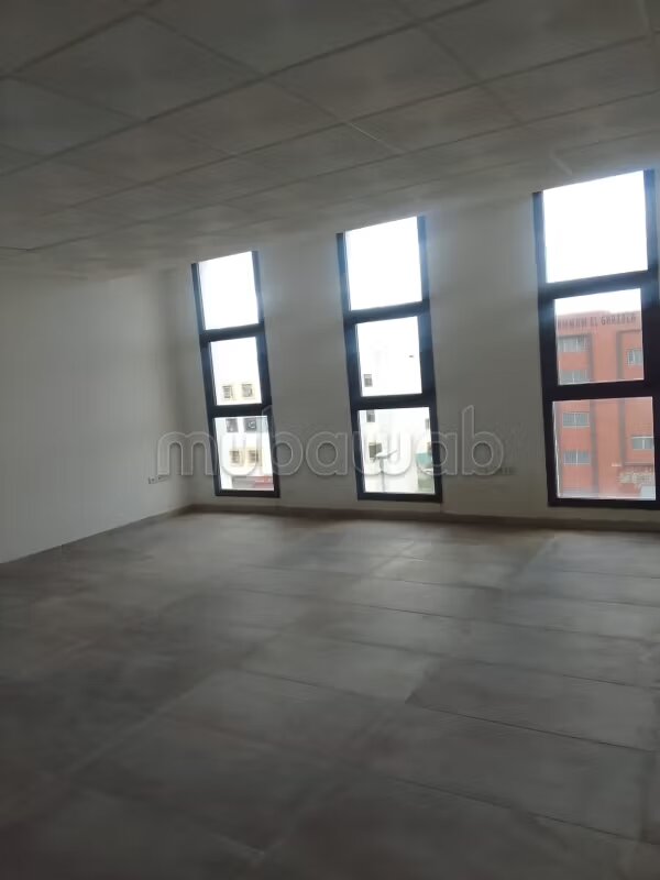 Office 75 m² for Rent in Casablanca — Photo 14