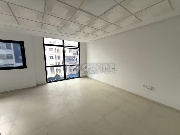 Office 75 m² for Rent in Casablanca — Photo 18
