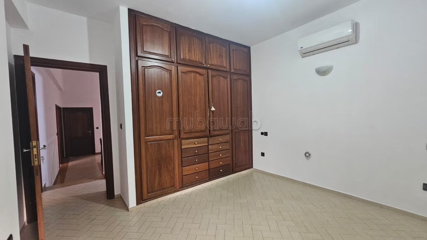 Office 700 m² for Rent in Rabat (Souissi) — Photo 23
