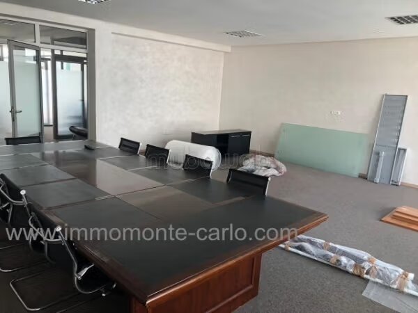 Office 700 m² for Rent in Rabat (Souissi) — Photo 36