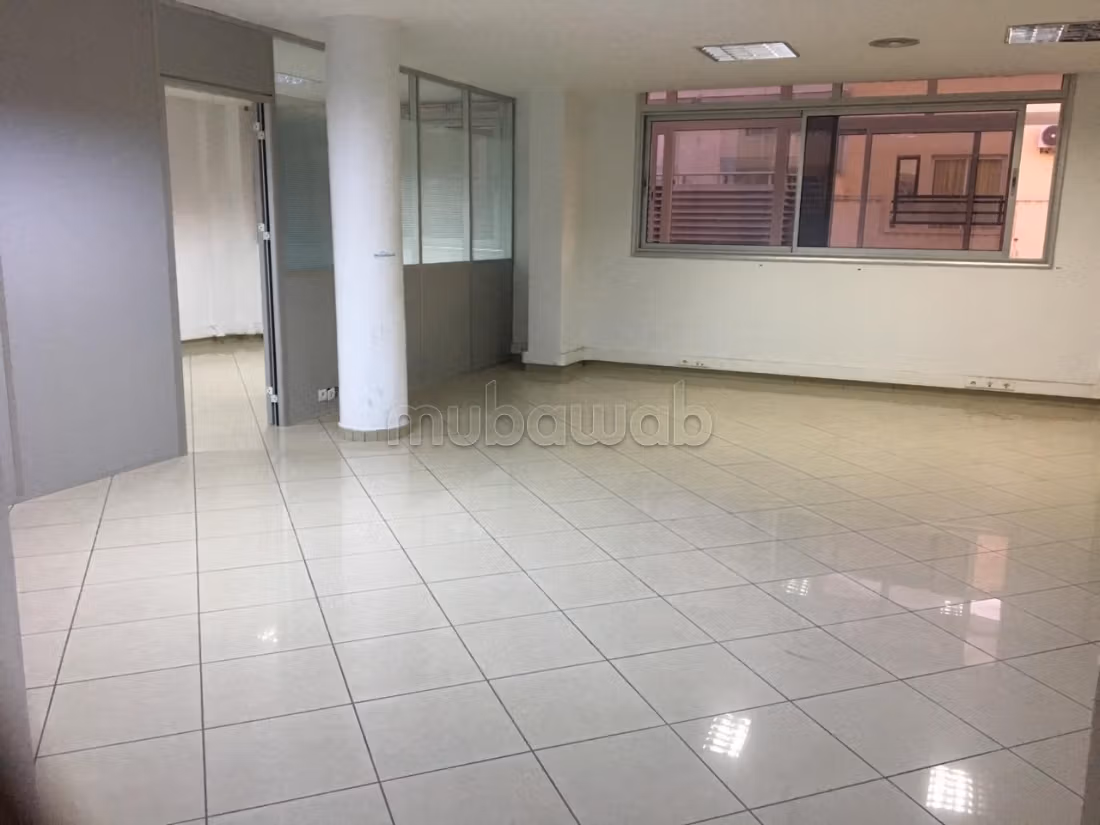 مكتب 96 م² للإيجار في الدار البيضاء — Photo 2
