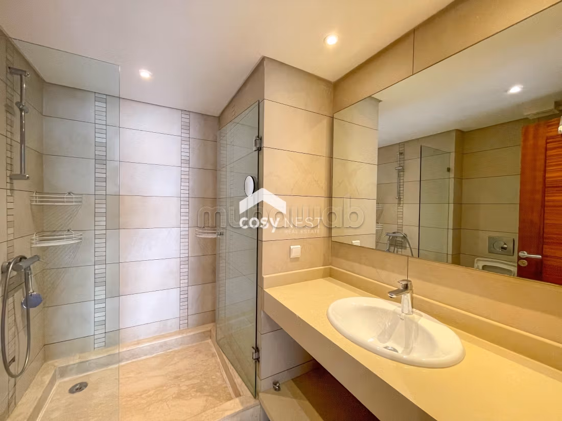 Apartment 200 m² for rent in Casablanca (Racine District) — Photo 17