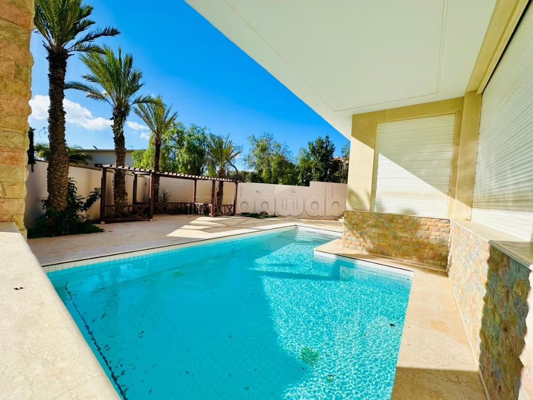 960 m² Villa for Rent in Agadir