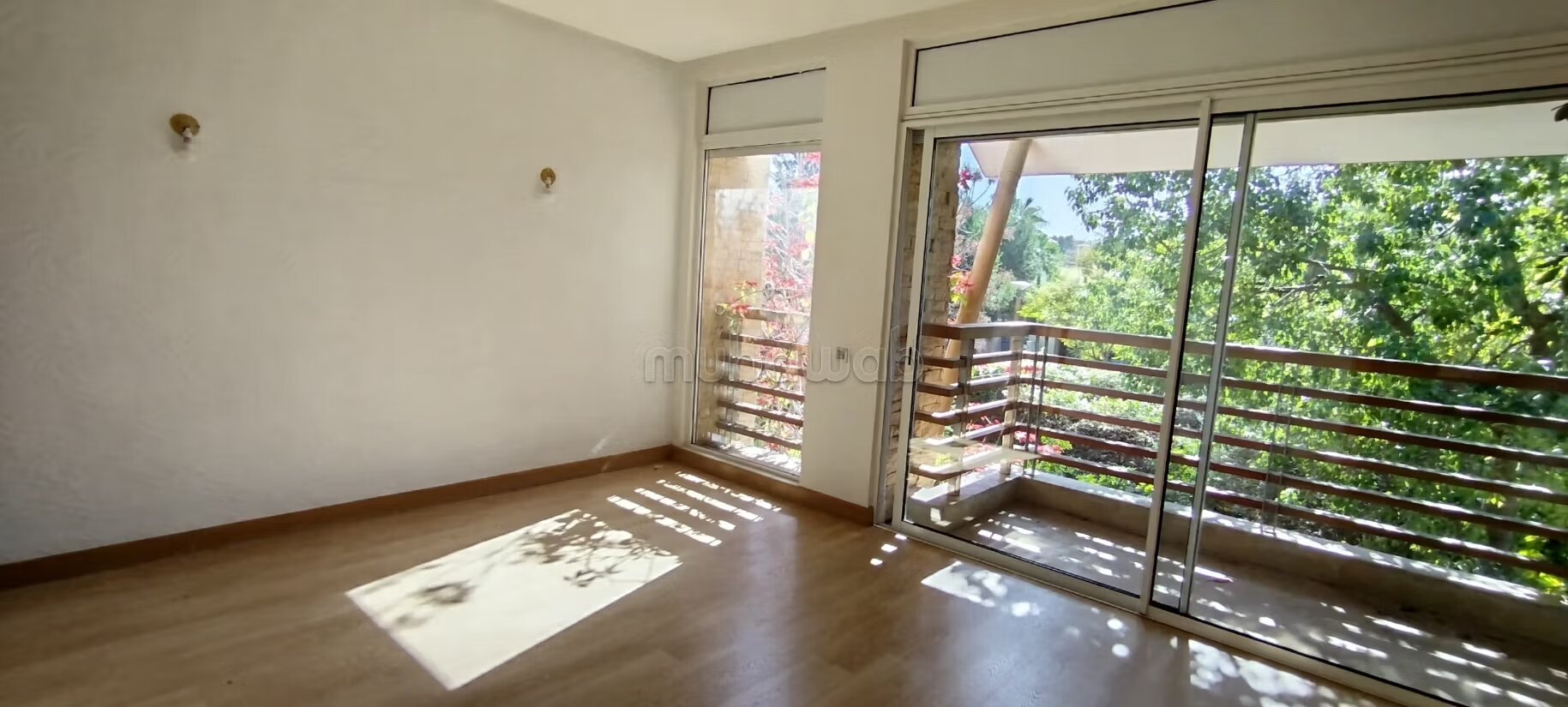 Villa 250 m² à louer à الدار البيضاء — Photo 9