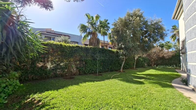 Villa 250 m² à louer à الدار البيضاء — Photo 34