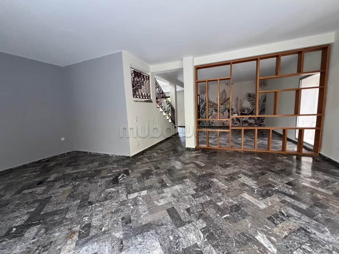 Villa 500 m² for rent in Oasis, Casablanca — Photo 4