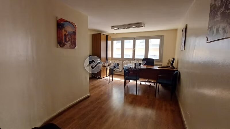 Office 157 m² For Sale in Casablanca — Photo 4