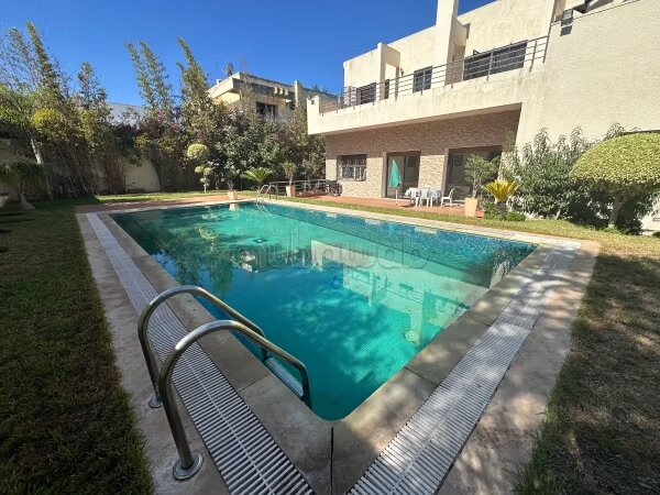فيلا تجارية 649 متر مربع للبيع في الدار البيضاء — Photo 9