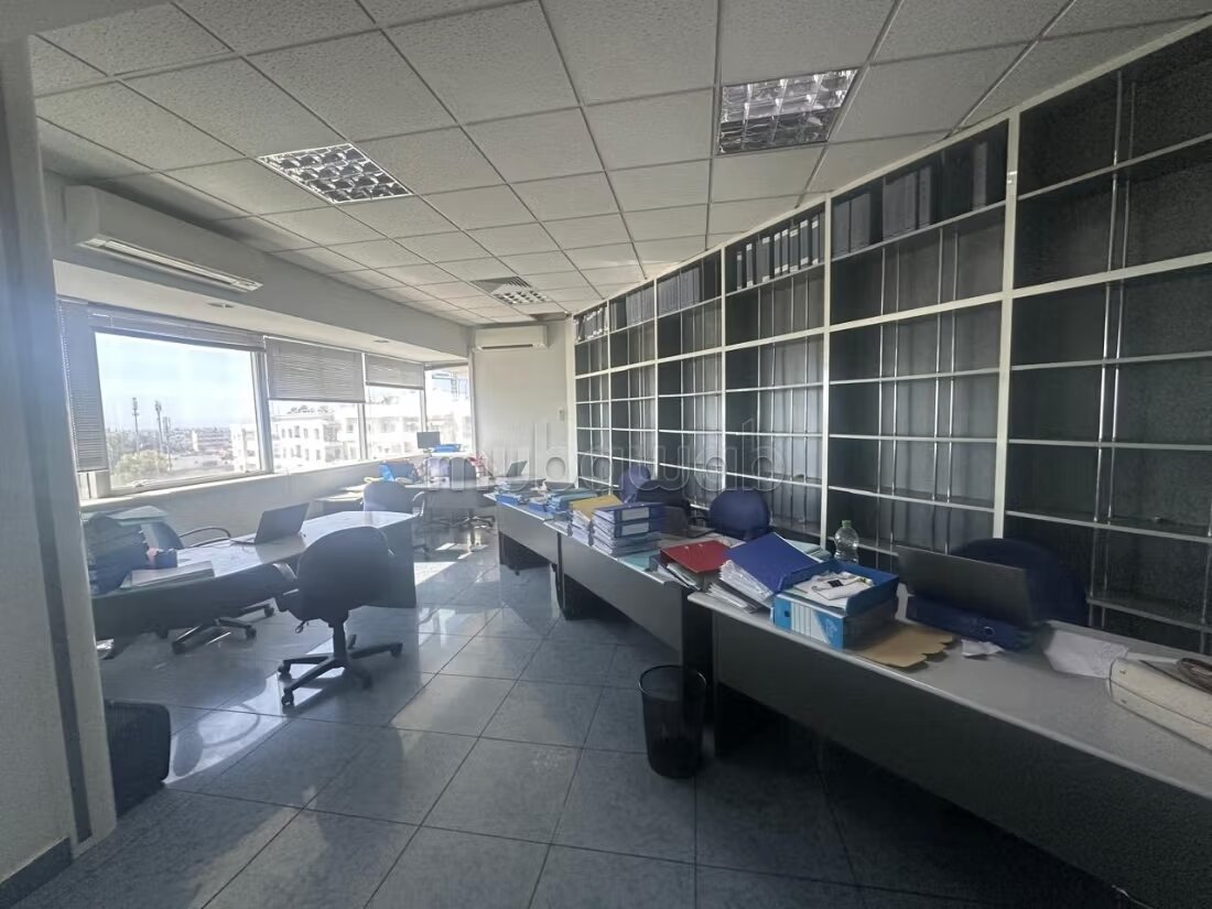 181 m² partitioned office space in Anfa district