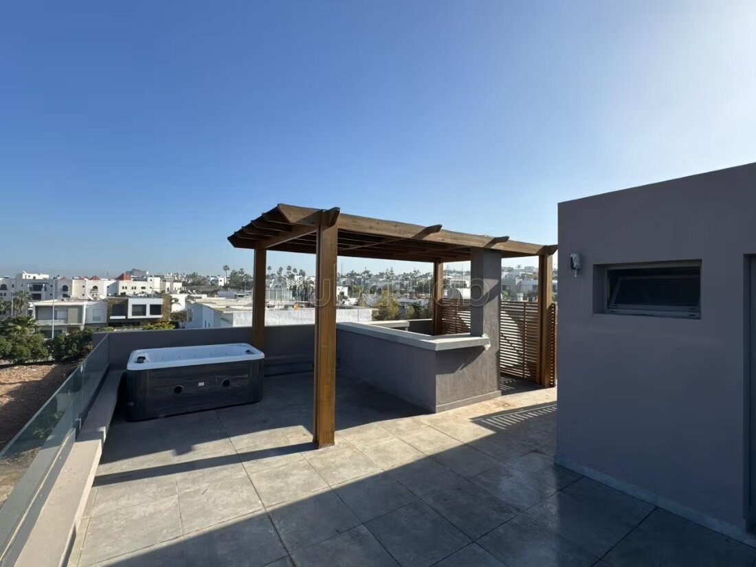 Villa 500 m² for rent in Ain Diab, Casablanca — Photo 4