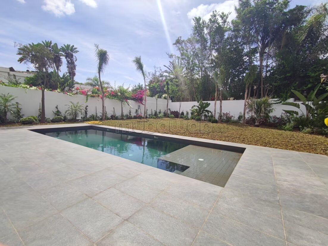 Villa 500 m² à louer à Casablanca — Photo 4