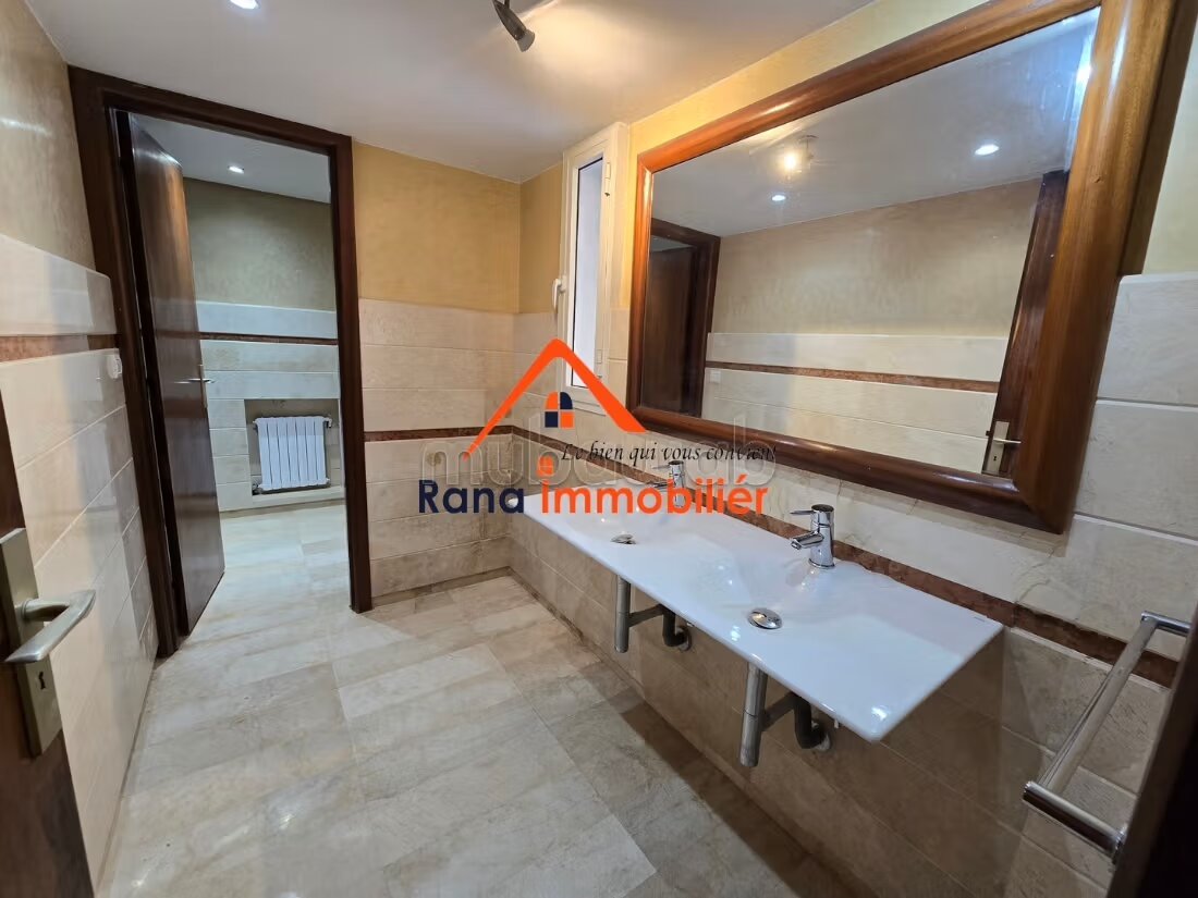 Villa 2000 m² for Rent in Rabat on Souissi — Photo 19