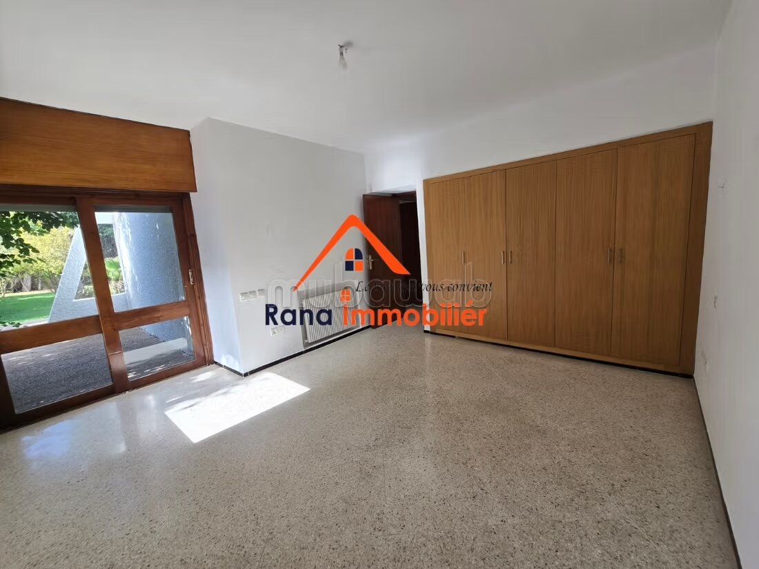 Villa 2000 m² for Rent in Rabat on Souissi — Photo 25