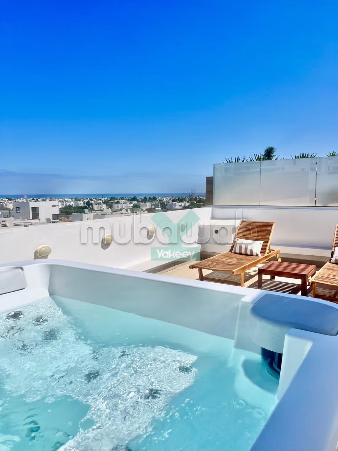 Beautiful Ocean View Triplex with Jacuzzi and Terrace
