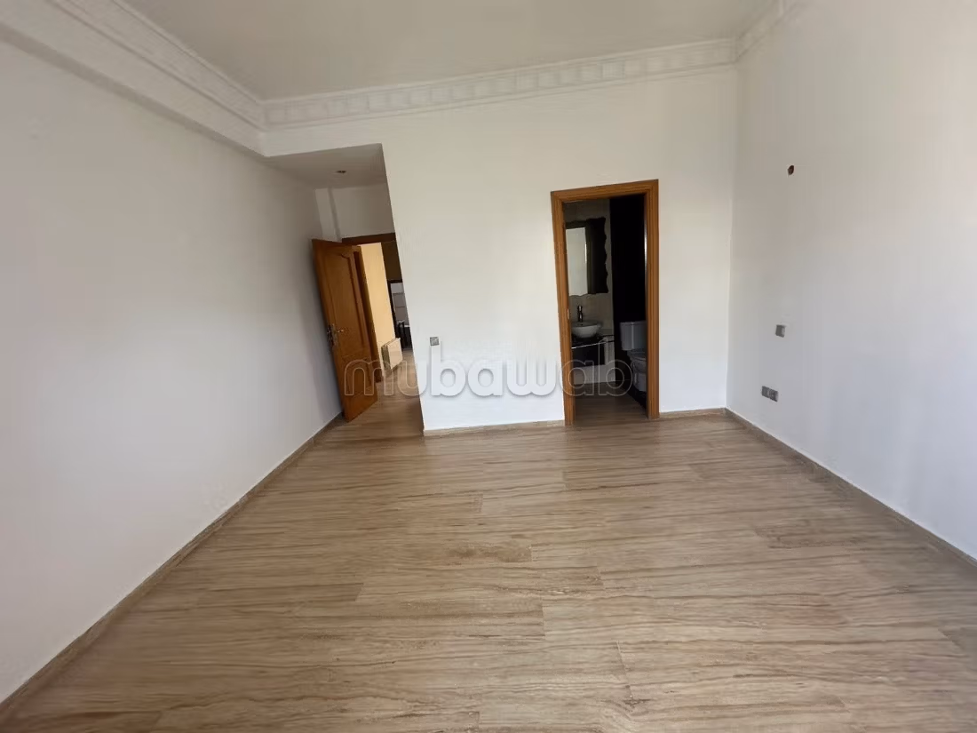 فيلا للايجار في الدار البيضاء. 600 م² — Photo 25