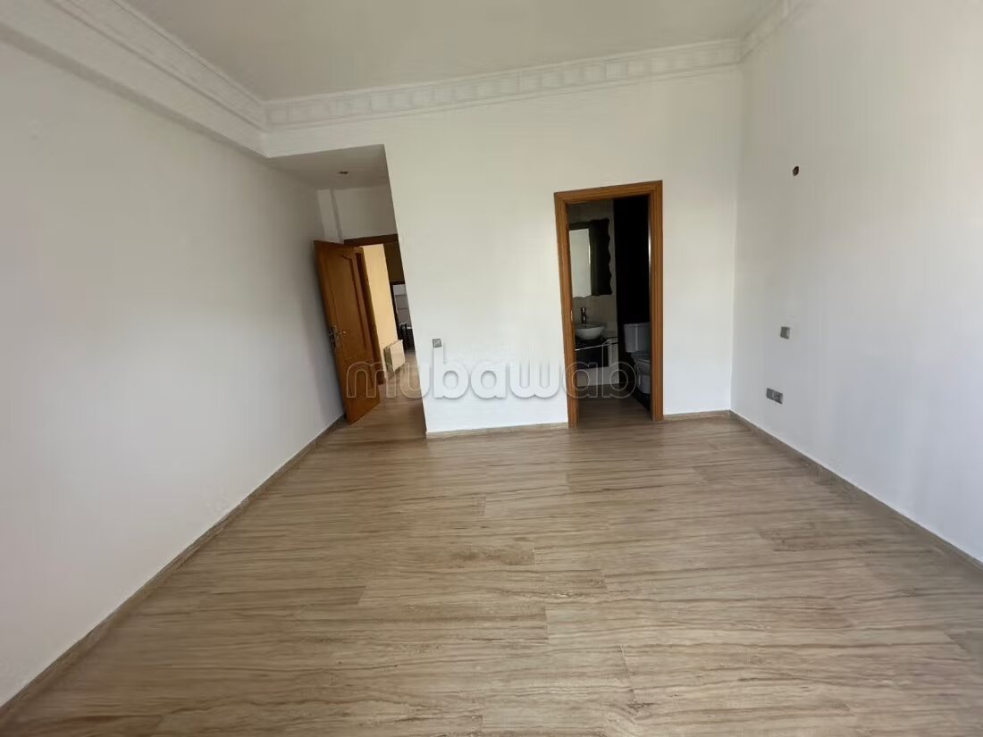 فيلا للايجار في الدار البيضاء. 600 م² — Photo 26
