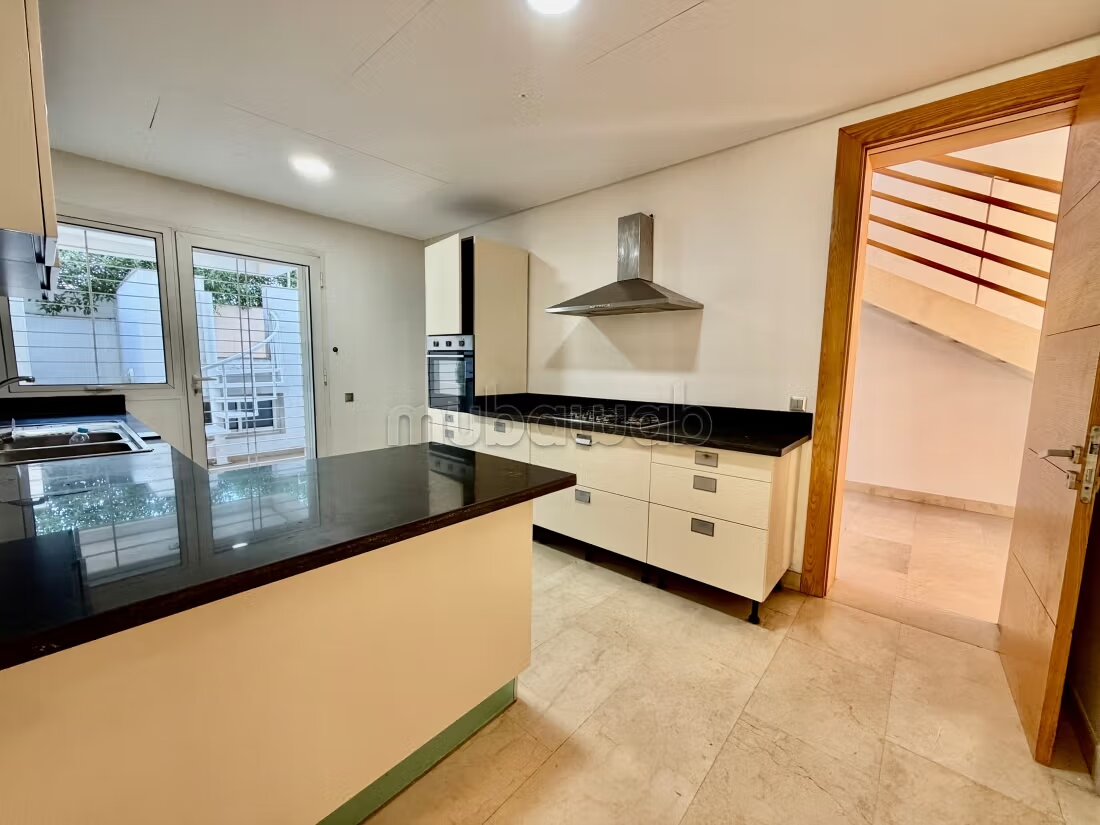Villa 400 m² à louer à Casablanca — Photo 21