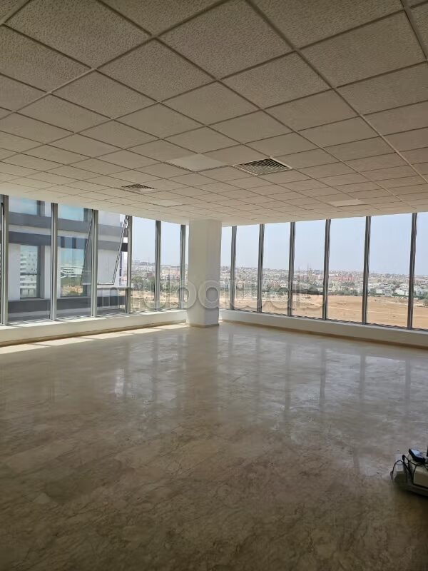 New 90 m² Office for Rent in Casablanca — Photo 6