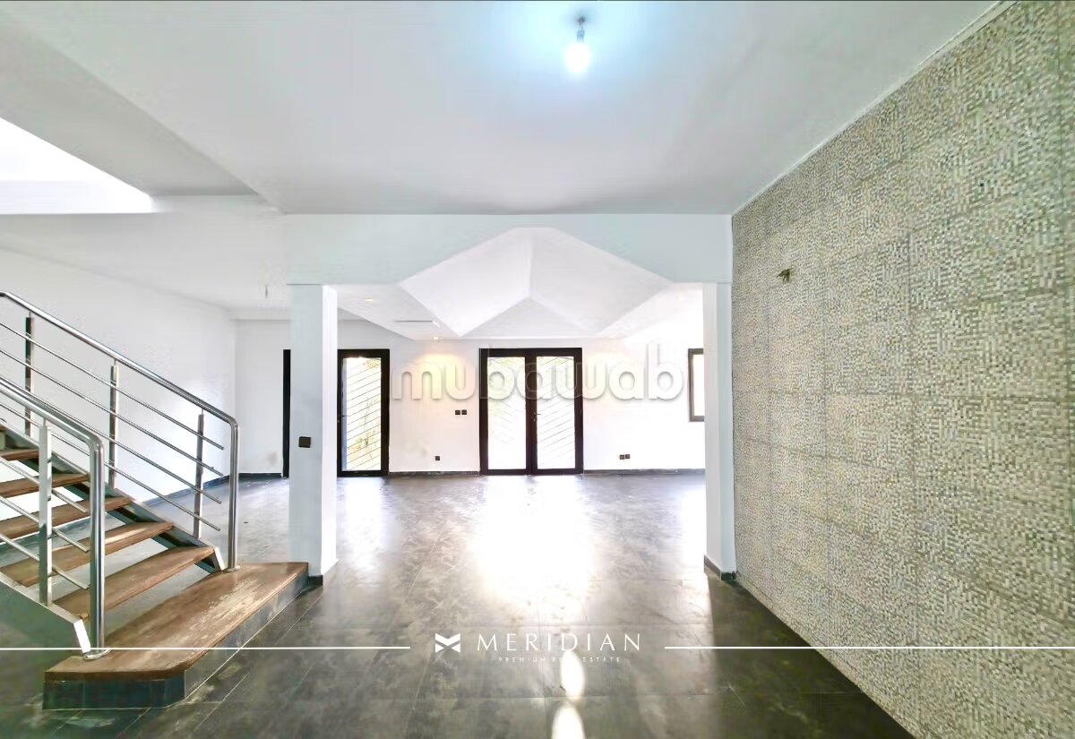 فيلا 350 م² للإيجار في الدار البيضاء — Photo 3