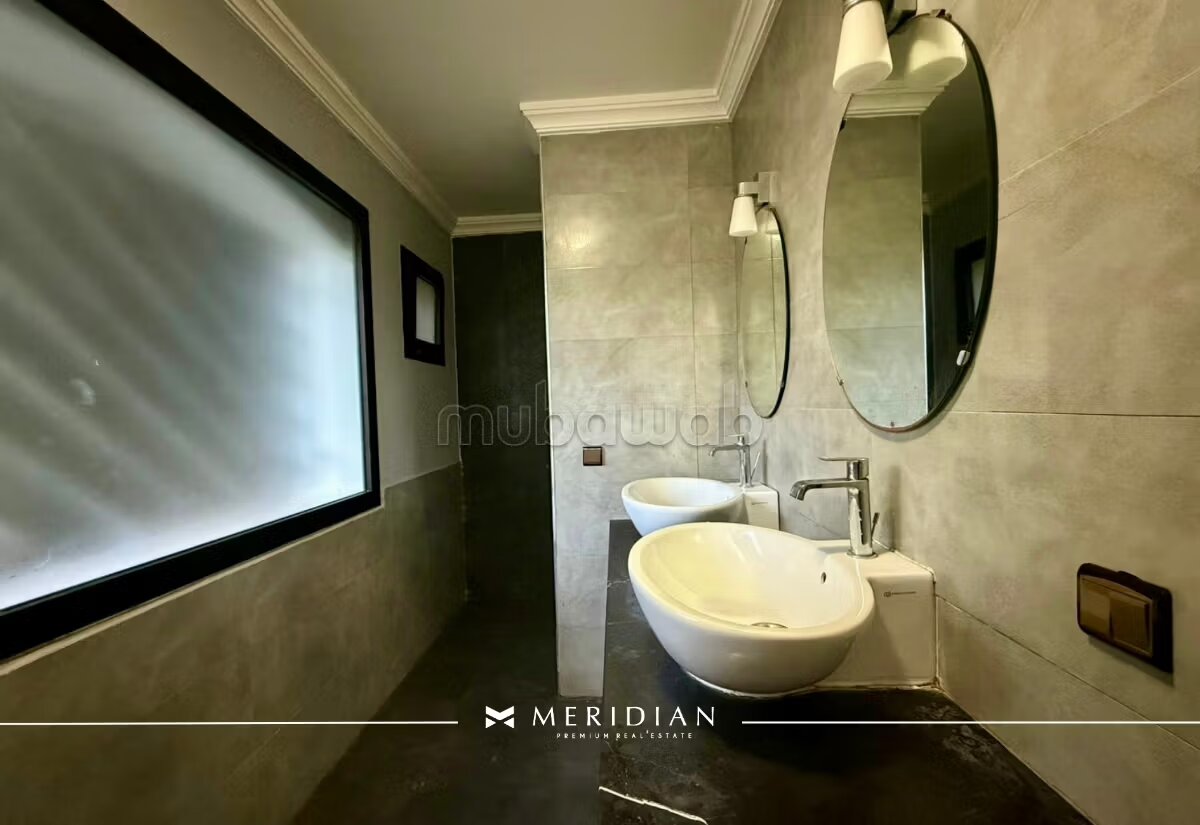 فيلا 350 م² للإيجار في الدار البيضاء — Photo 8