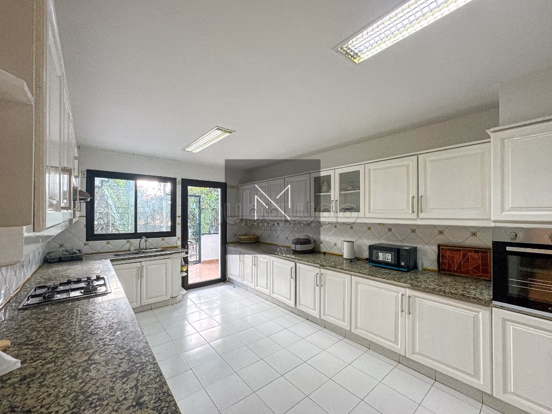 Appartement 420 m² à louer à Casablanca - Rez de jardin — Photo 7
