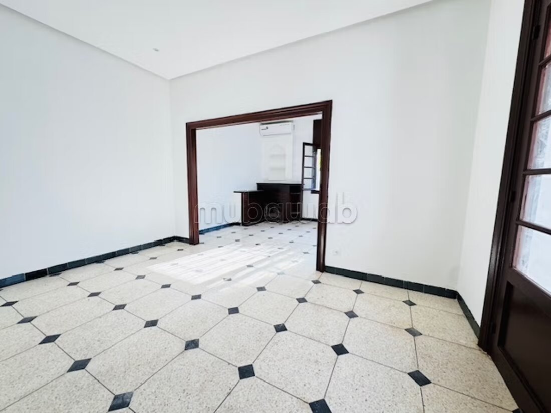 Villa 400 m² à louer à الدار البيضاء — Photo 9