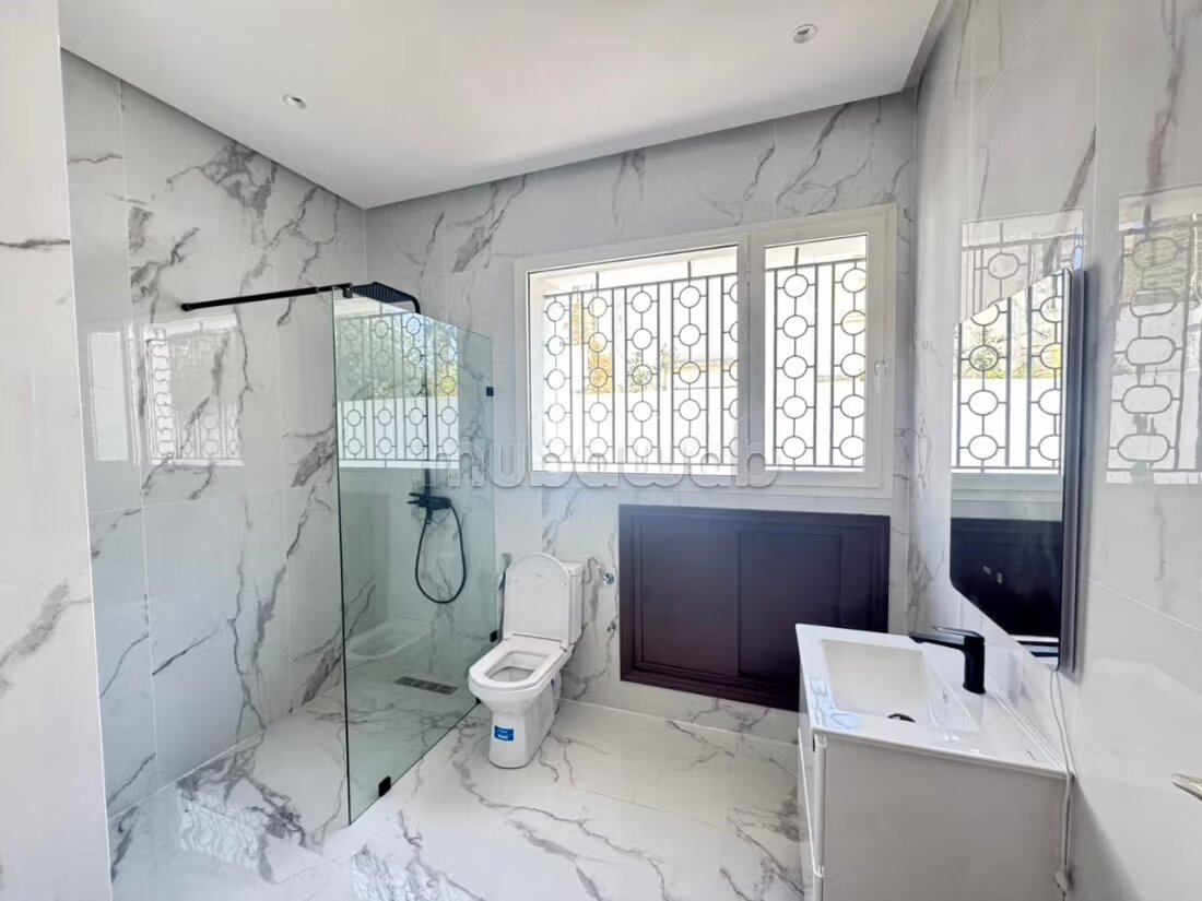 Villa 400 m² à louer à الدار البيضاء — Photo 13