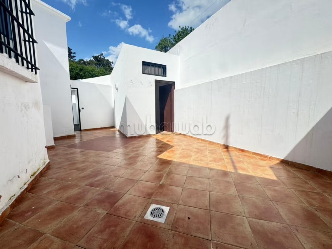 Villa 400 m² à louer à الدار البيضاء — Photo 23