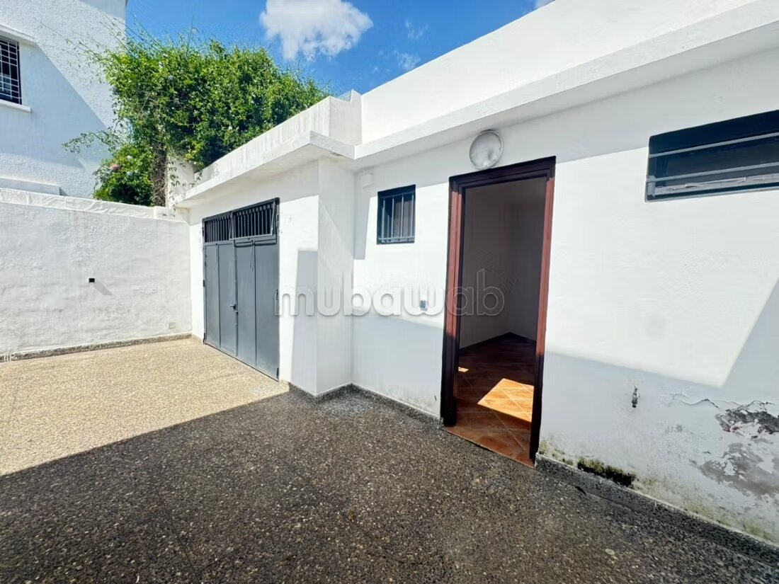 Villa 400 m² à louer à الدار البيضاء — Photo 41