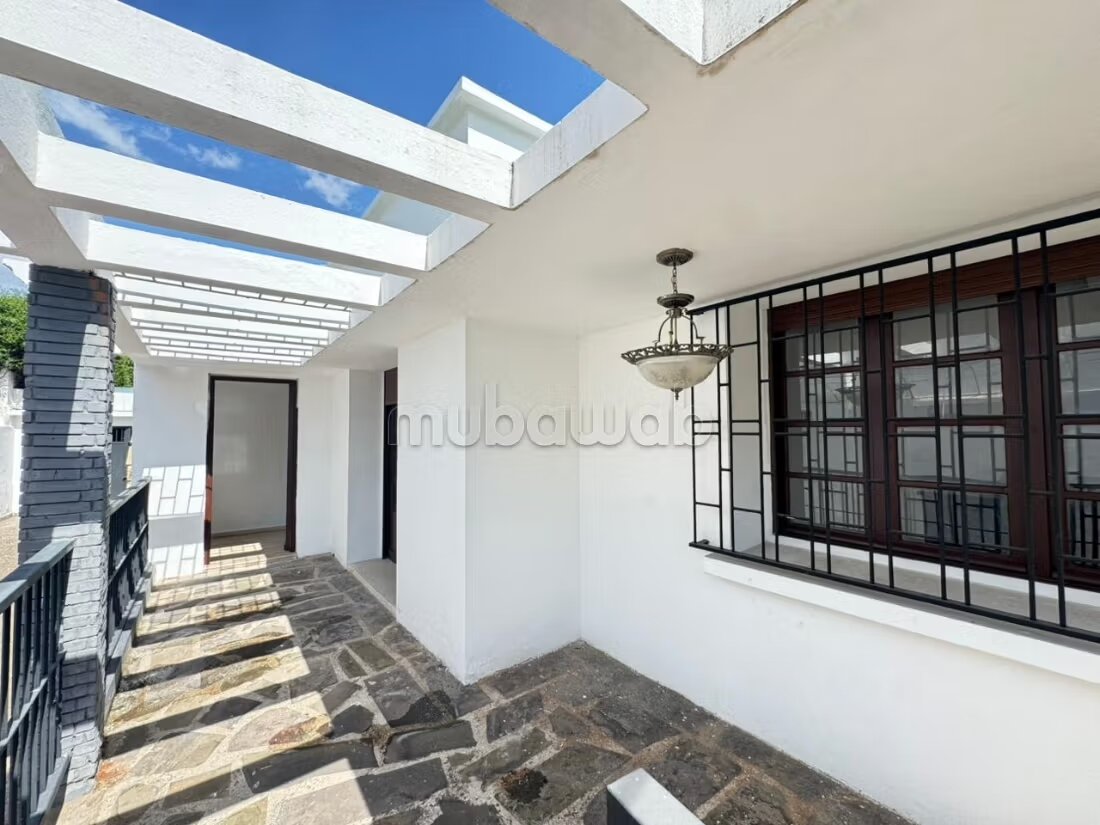 Villa 400 m² à louer à الدار البيضاء — Photo 4