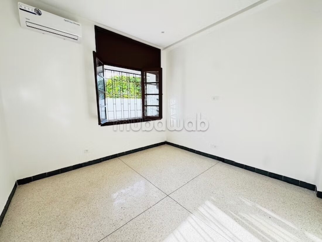 Villa 400 m² à louer à الدار البيضاء — Photo 18